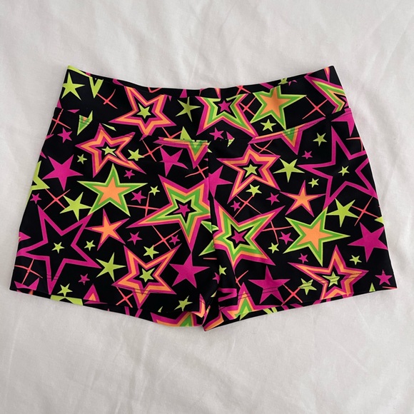 Trendy Trends Dance Shorts - YXL - Picture 1 of 3